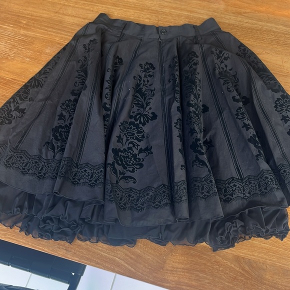 Gorgeous eyelet Black Cotton Skirt - Picture 3 of 9